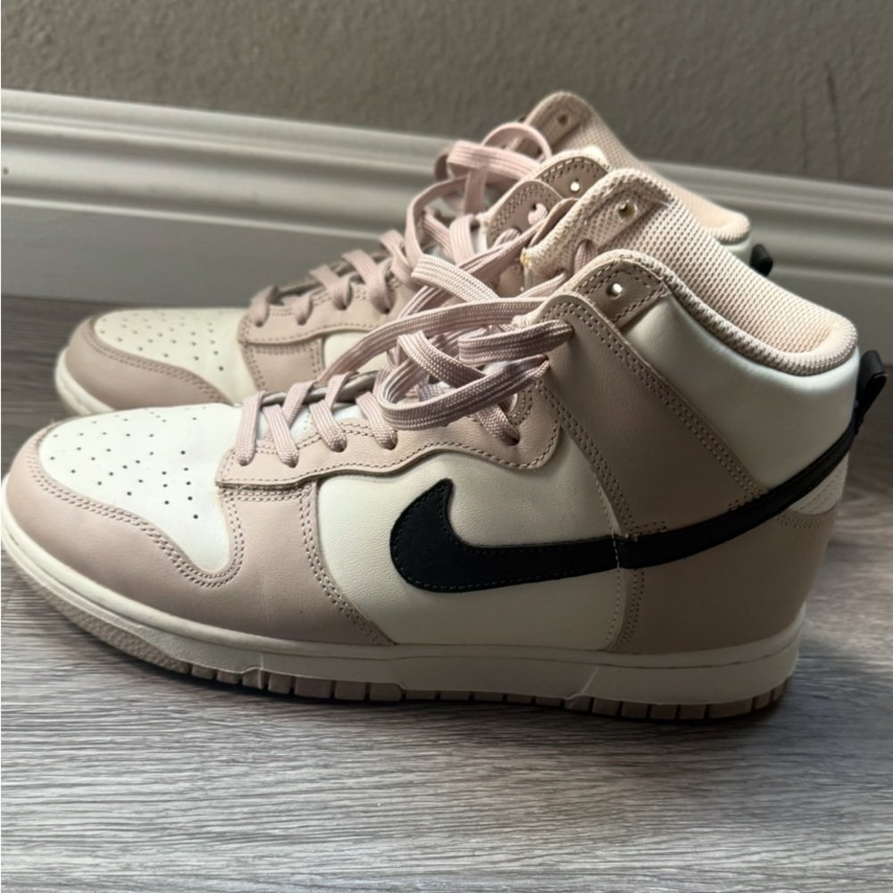 Nike Women's Beige and Black Sneakers